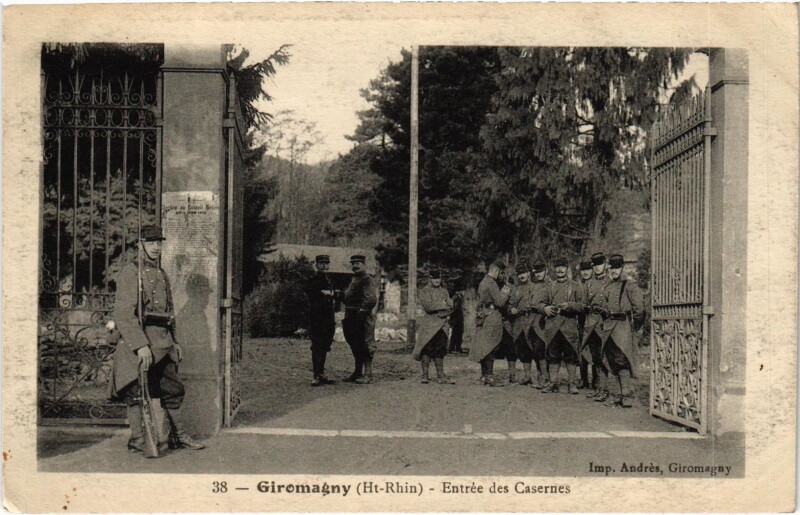 Carte postale ancienne Militaire - Giromagny - Entrée des Casernes à Giromagny