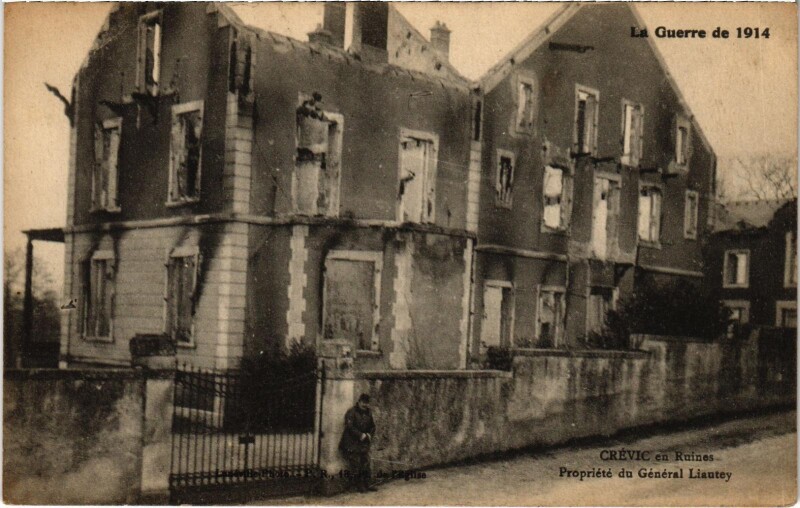 Carte postale ancienne Militaire Crévic en Ruines - Propritét du Général Liautey à Crévic