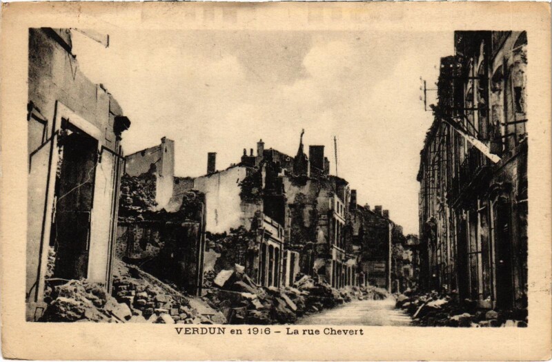 Carte postale ancienne Militaire Verdun en 1916 - La rue Chevert à Verdun