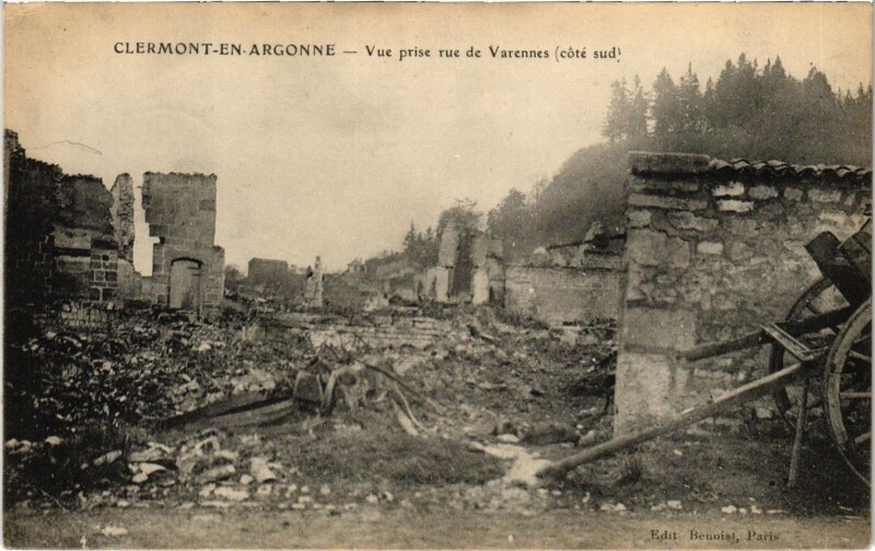 Carte postale ancienne Militaire Clermont-En-Argonne - Vue prise rue de Varennes à Clermont-en-Argonne