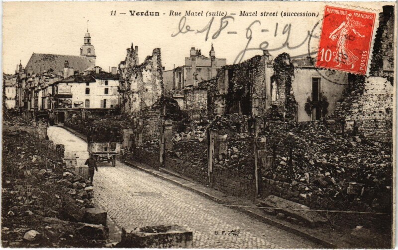 Carte postale ancienne Militaire Verdun - Rue Mazel (suite) à Verdun