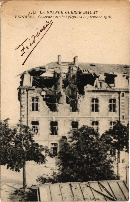 Carte postale ancienne Militaire Verdun - Caserne Miribel à Verdun