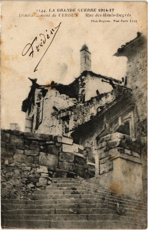 Carte postale ancienne Militaire Verdun - Bombardement - Rue des Hauts-Degrés à Verdun
