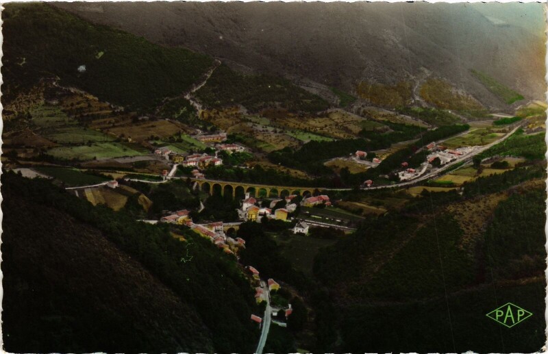 Carte postale ancienne Lapradelle-Puilaurens Vue Generale France à Laprade