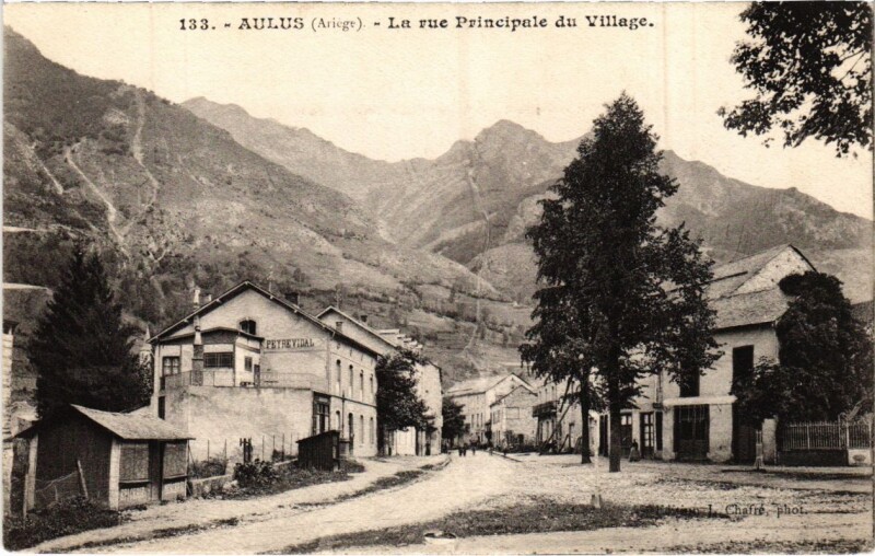 Carte postale ancienne Aulus- Rue Principale du Village France