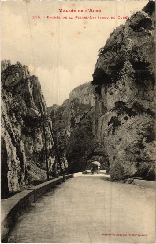 Carte postale ancienne Entree de la Pierre Lys France