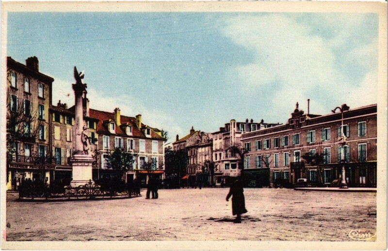 Carte postale ancienne Millau - Place du Mandarous à Millau