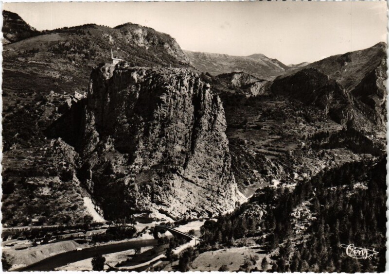 Carte postale ancienne Castellane Notre-Dame du Roc à Castellane
