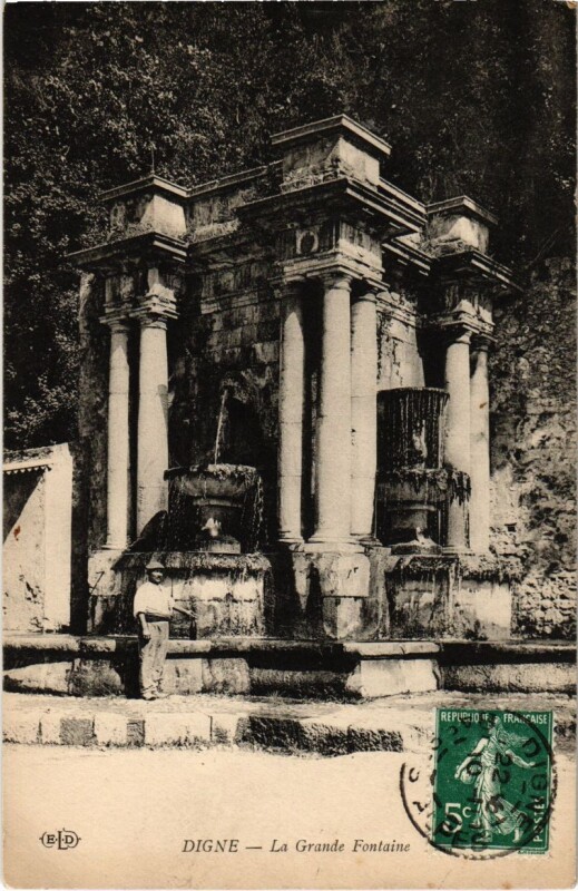Carte postale ancienne Digne La Grande Fontaine