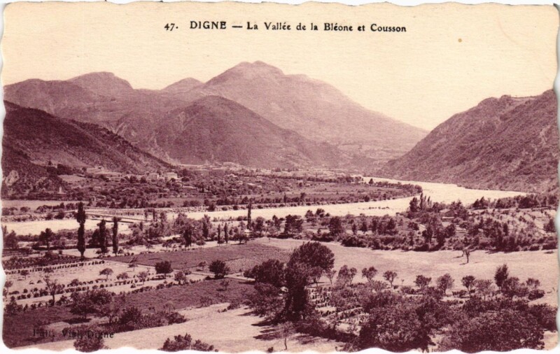Carte postale ancienne Digne La Vallee de la Bleone et Cousson