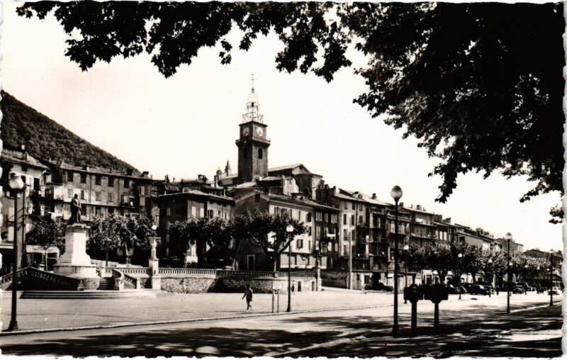 Carte postale ancienne Digne Place Gassendi