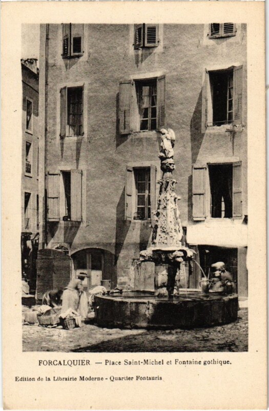Carte postale ancienne Forcalquier Place Saint-Michel et Fontaine gothique à Forcalquier