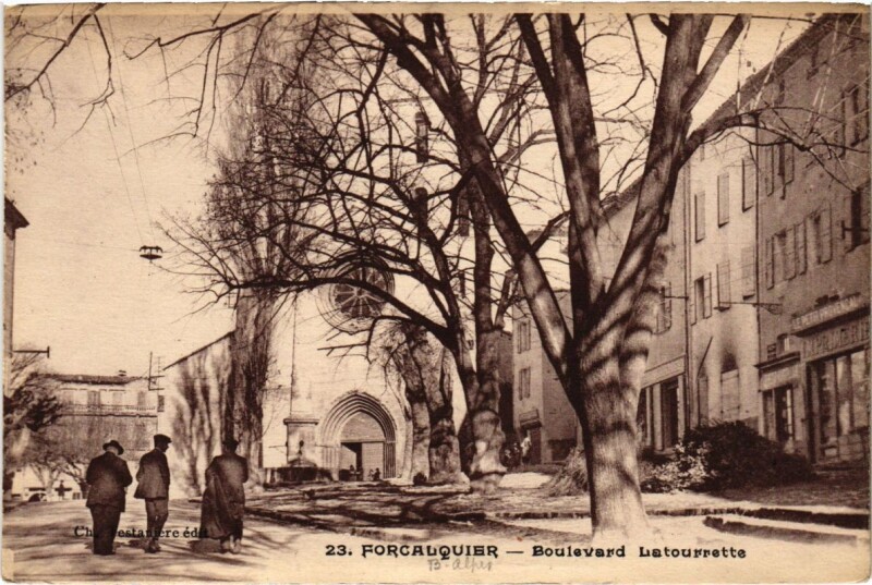 Carte postale ancienne Forcalquier Boulevard Latourrette à Forcalquier