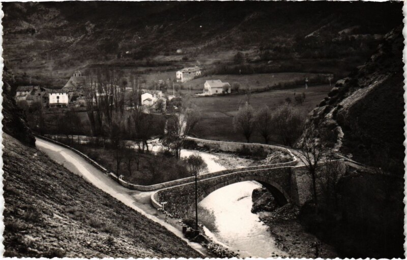 Carte postale ancienne Senez Vue generale à Senez