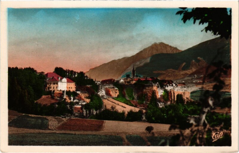 Carte postale ancienne Embrun Vue generale