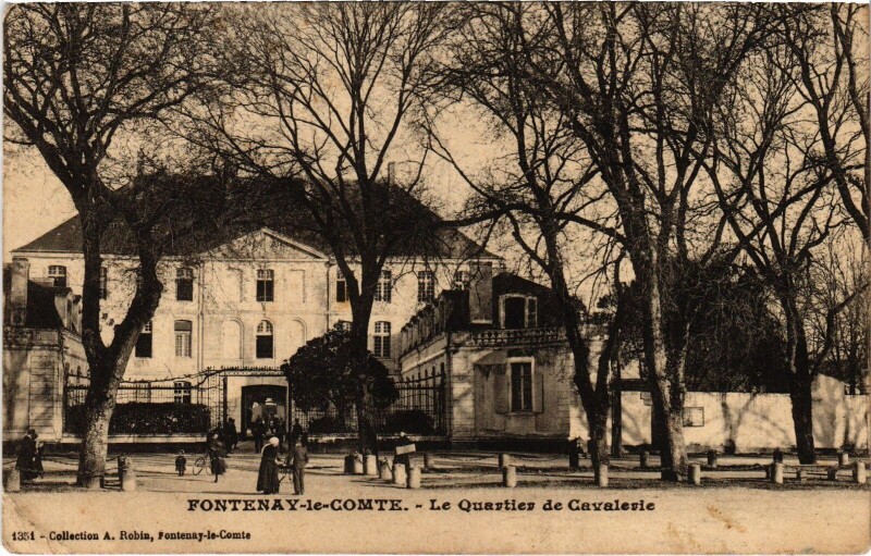 Carte postale ancienne Fontenay-la-Comte - Le Quartier de Cavalerie