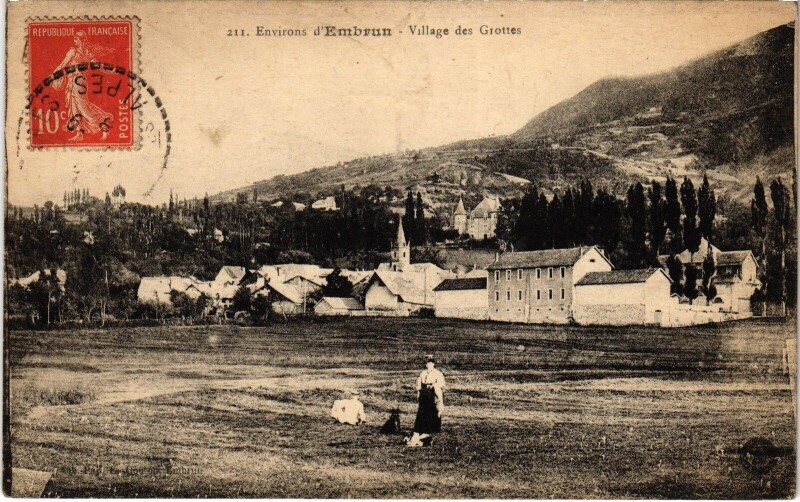 Carte postale ancienne Environs d'Embrun - Village des Grottes à Embrun