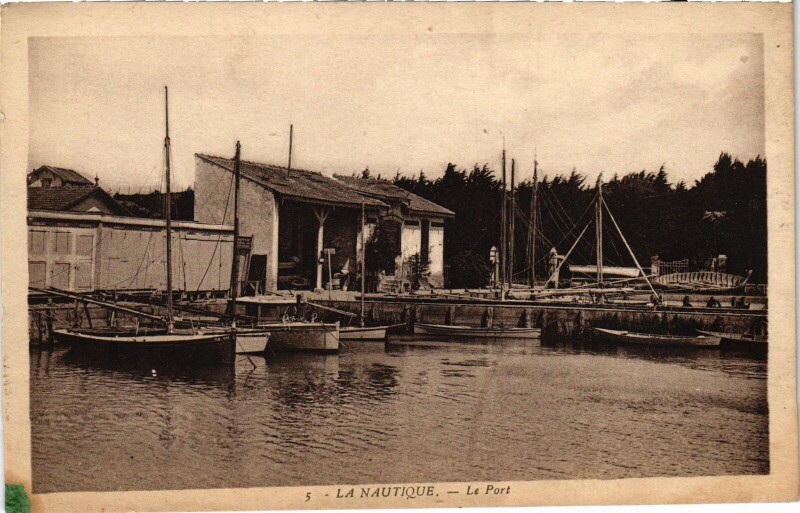 Carte postale ancienne La Nautique - Le Port