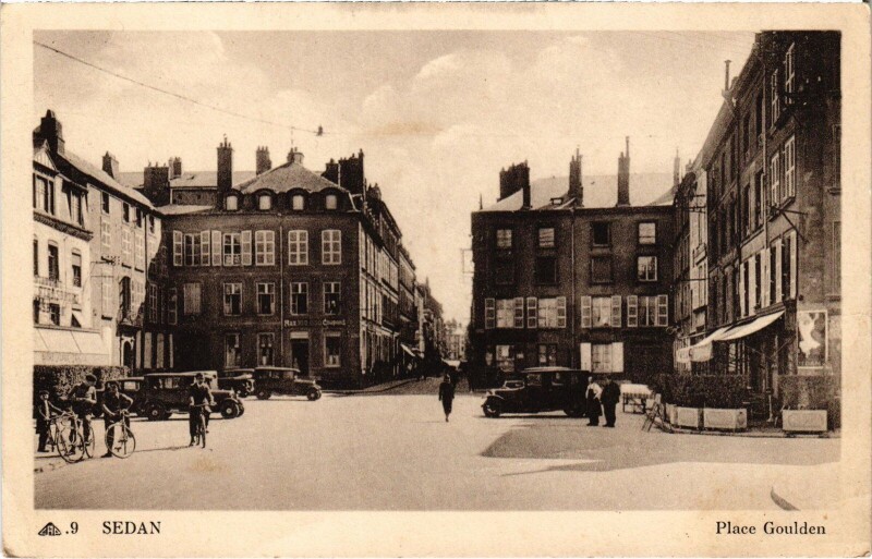 Carte postale ancienne Sedan - Place Goulden à Sedan