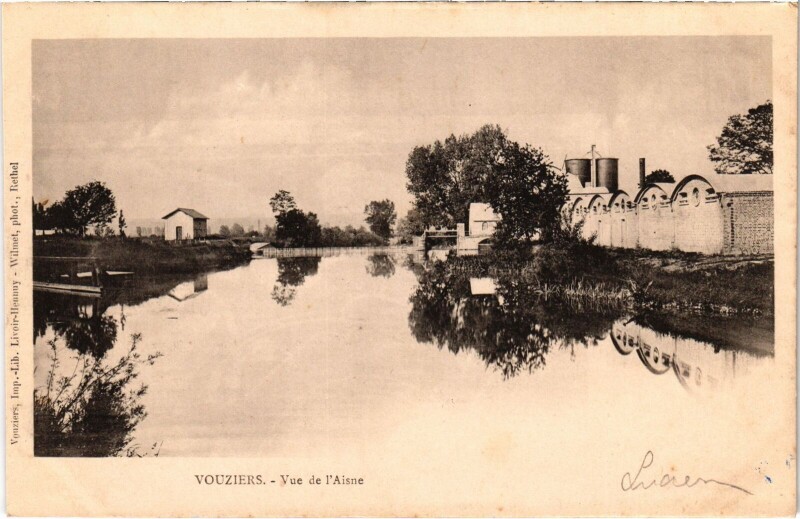 Carte postale ancienne Vouziers - Vue de l'Aisne à Vouziers