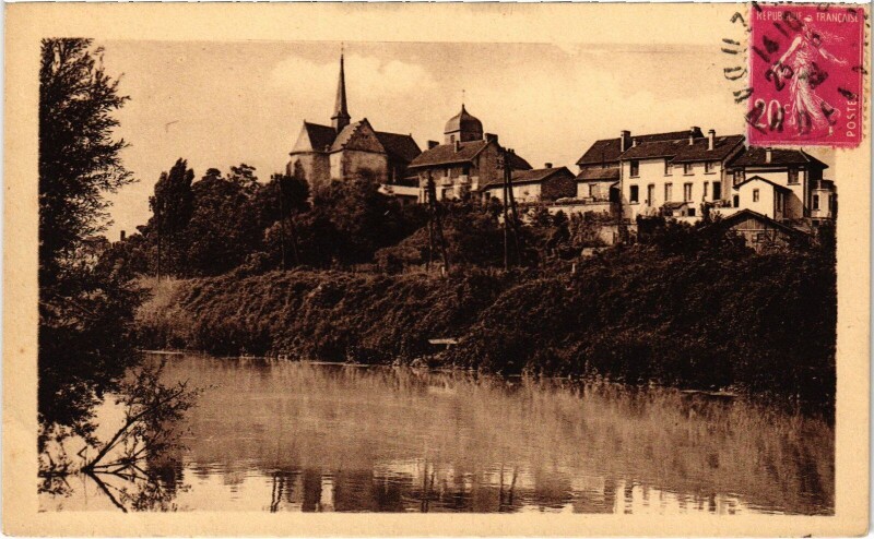 Carte postale ancienne Vouziers - L'Abside de L'Eglise à Vouziers