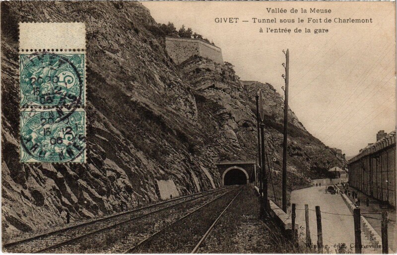 Carte postale ancienne Givet - Tunnel sous le Fort de Charlemont a l'entrée de la gare à Givet