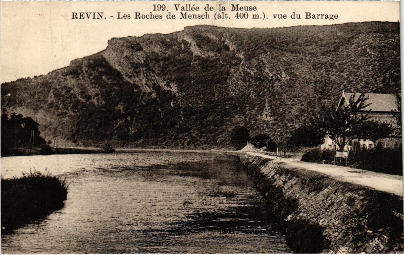 Carte postale ancienne Revin - Les Roches de Mensch vue du Barrage à Revin