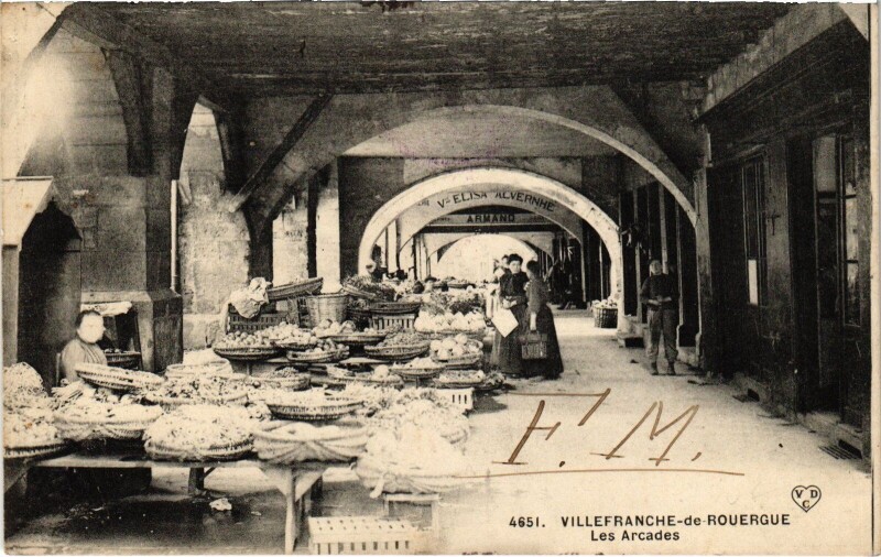 Carte postale ancienne Villefranche-de-Rouergue - Les Arcades à Villefranche-de-Rouergue