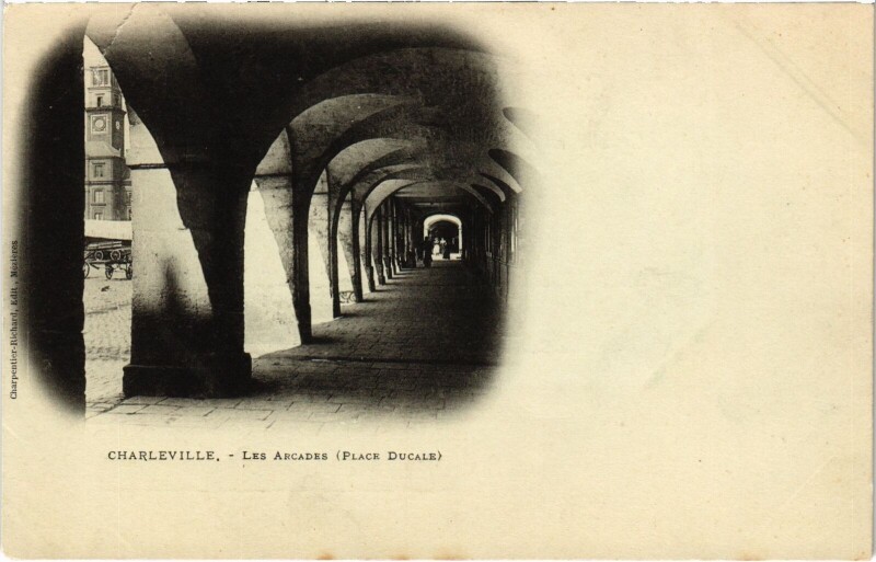 Carte postale ancienne Charleville - Les Arcades