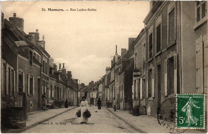 Carte postale ancienne Mamers - Rue LEdru-Rollin à Mamers