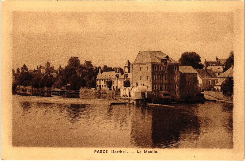 Carte postale ancienne Parce - Le Moulin