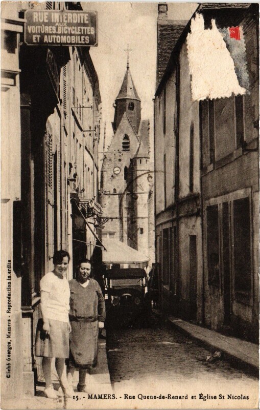 Carte postale ancienne Mamers - Rue Queue-de-Renard et Eglise Saint-Nicolas à Mamers