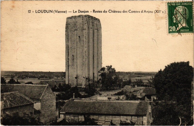 Carte postale ancienne Loudun - Le Donjon à Loudun
