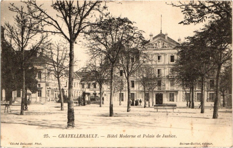 Carte postale ancienne Chatellerault - Hotel Moderne et Palais de Justice à Châtellerault
