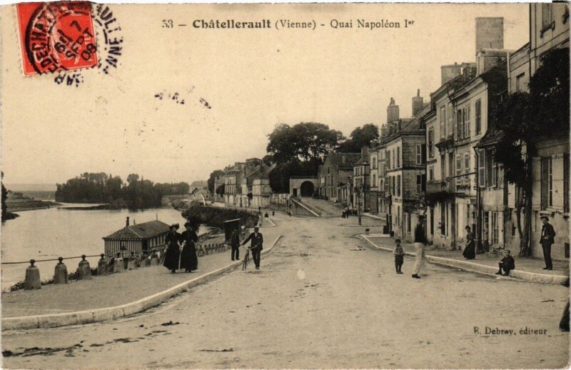 Carte postale ancienne Chatellerault - Quai Napoléon à Châtellerault