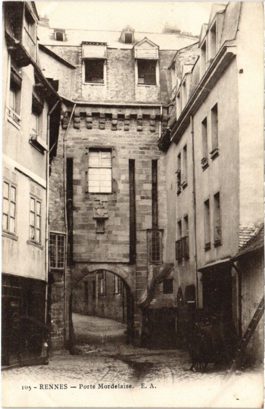 Carte postale ancienne Rennes - Porte Mordelaise à Rennes