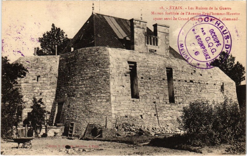 Carte postale ancienne Etain - Ruines - Maison Fortifiee de l'Avenue Prud-homme-Havette à Étain