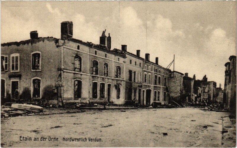 Carte postale ancienne Etain - Etain an der Orne - Rue - Street Scene with Ruins à Étain