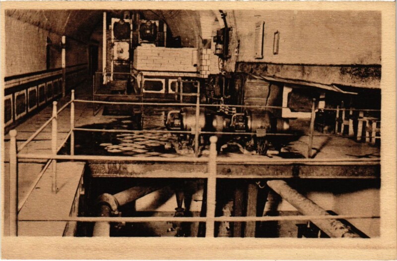 Carte postale ancienne Verdun - Citadelle - Les Machines pour la Distribution à Verdun