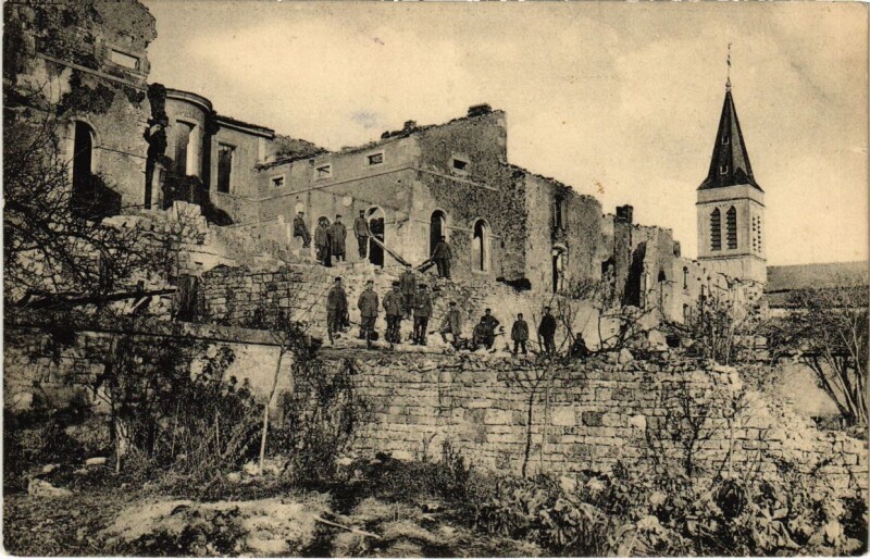 Carte postale ancienne Vigneulles-les-Hattonchatel - Town Scene - Ruines à Vigneulles-lès-Hattonchâtel