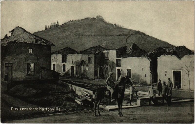 Carte postale ancienne Vigneulles-les-Hattonchatel - Rue - Strassenpartie - Ruines à Vigneulles-lès-Hattonchâtel