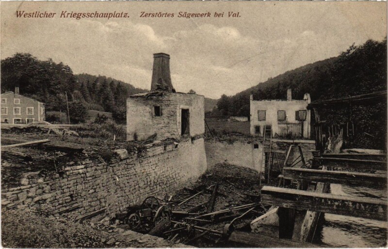 Carte postale ancienne Westlicher Kriegsschauplatz - Zerstortes Sagewerk bei Val.