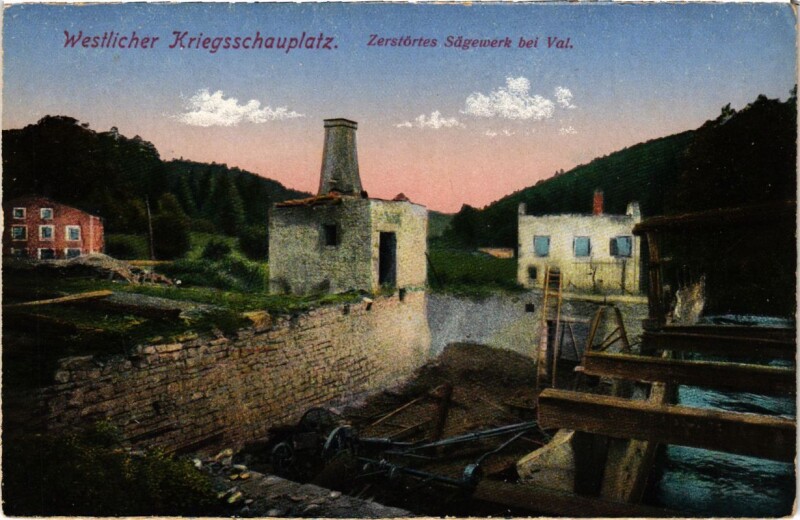 Carte postale ancienne Westlicher Kriegsschauplatz - Zerstortes Sagewerk bei Val.