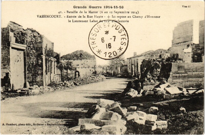 Carte postale ancienne Vassincourt - Entree de la Rue Haute - Ruines à Vassincourt