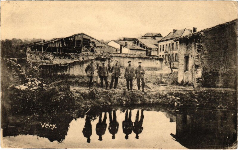 Carte postale ancienne Very - Village Scene - Soldiers - Ruines à Véry