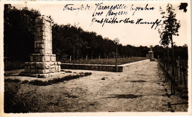 Carte postale ancienne Varneville - Monument à Varnéville