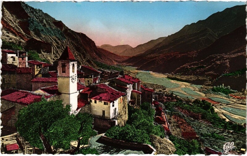 Carte postale ancienne Touet-Sur-Var - Le vieux village et la vallée du Var à Touët-sur-Var