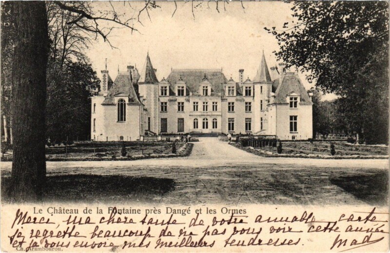 Carte postale ancienne Le Chateau de la Fontaine prés Dangé et les Ormes aux Ormes