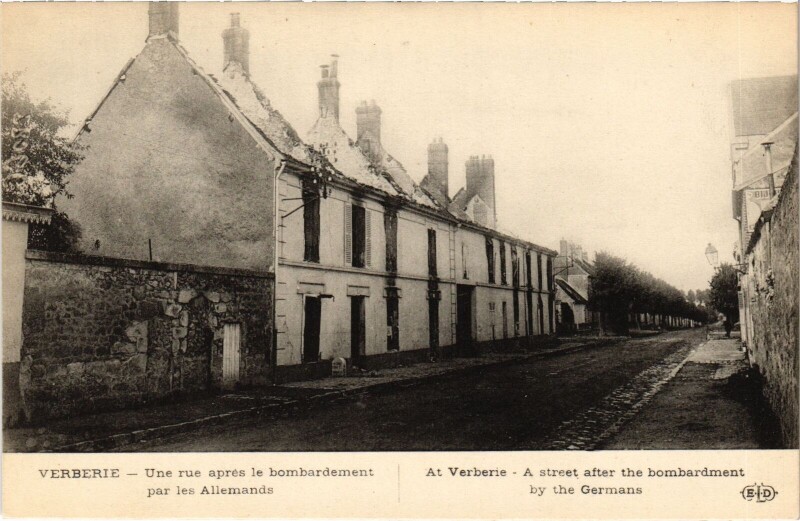 Carte postale ancienne Militaire - Verberie - Une rue apres le bombardement à Verberie