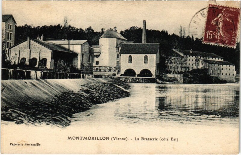 Carte postale ancienne Montmorillon - La Brasserie à Montmorillon